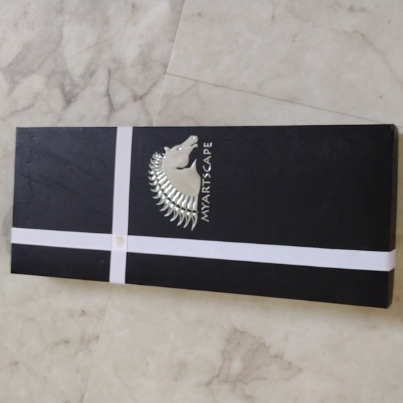 Myartscape paint brushes and carrying case. - Picture 8 of 8